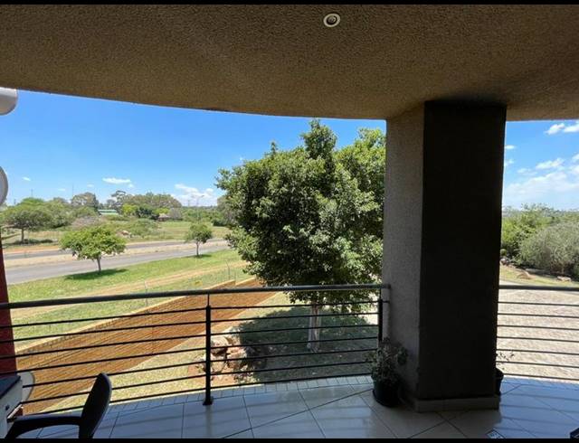 2 BEDROOM APARTMENT FOR SALE IN ROOIHUISKRAAL NORTH
